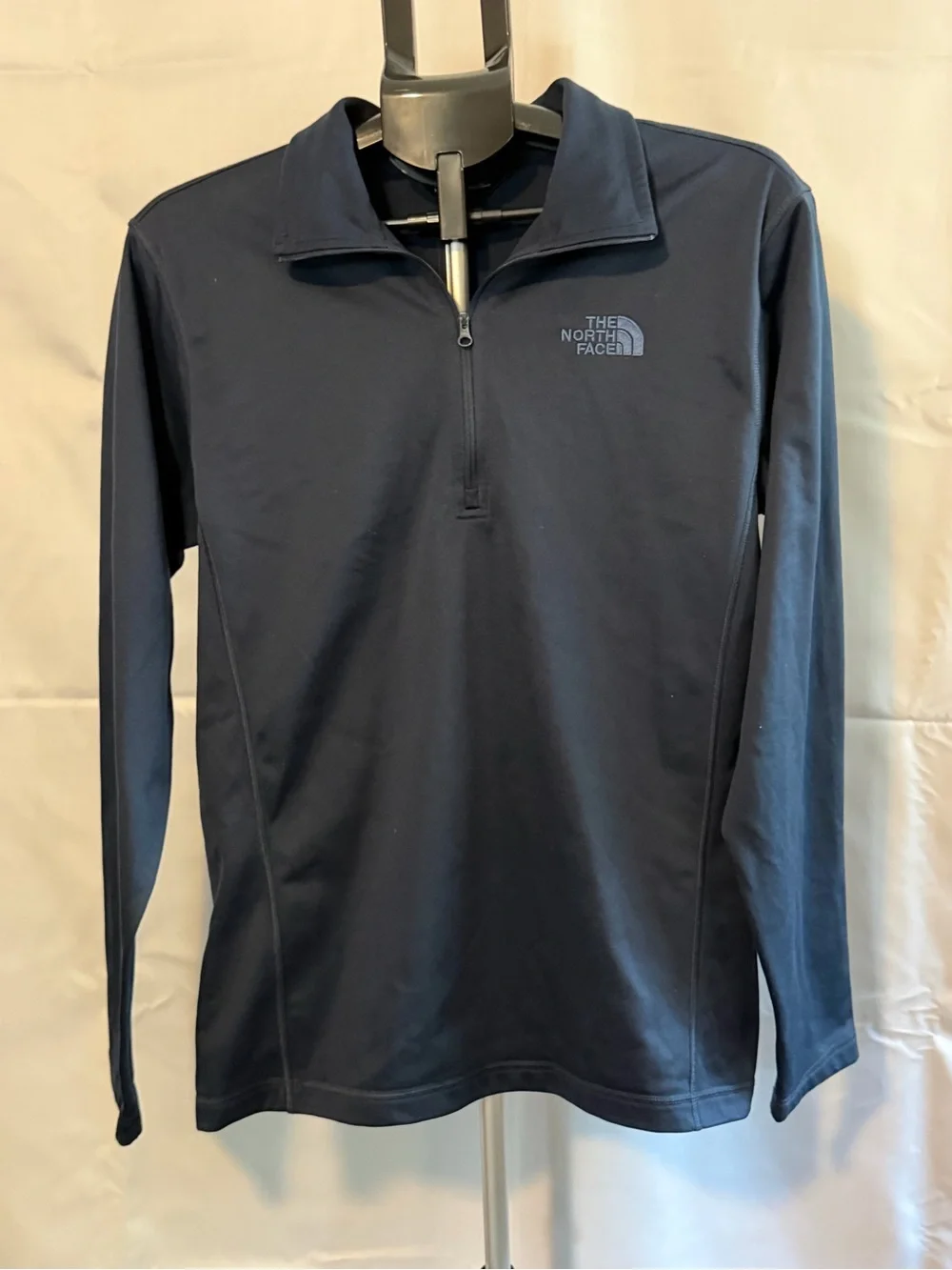 The North Face Men's Navy Blue Quarter-Zip Pullover